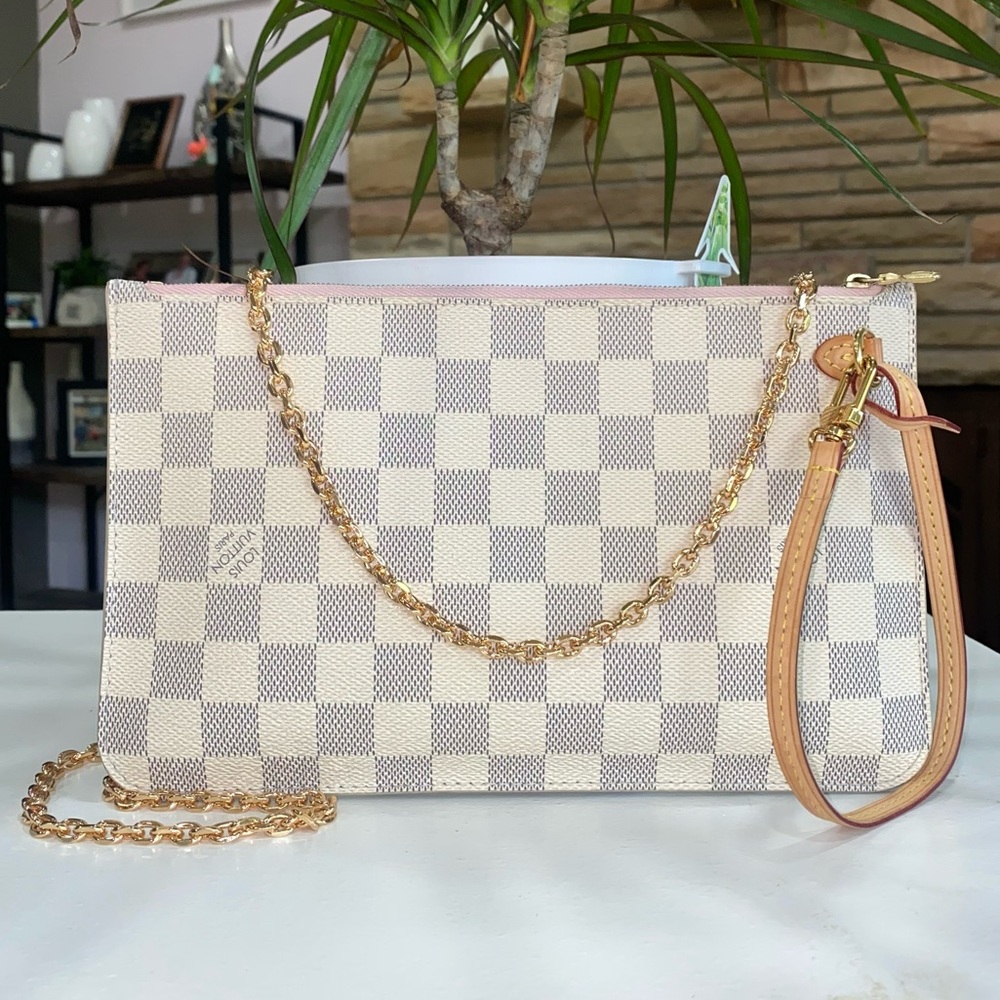 ❤️authentic pouch - Picture 2 of 14